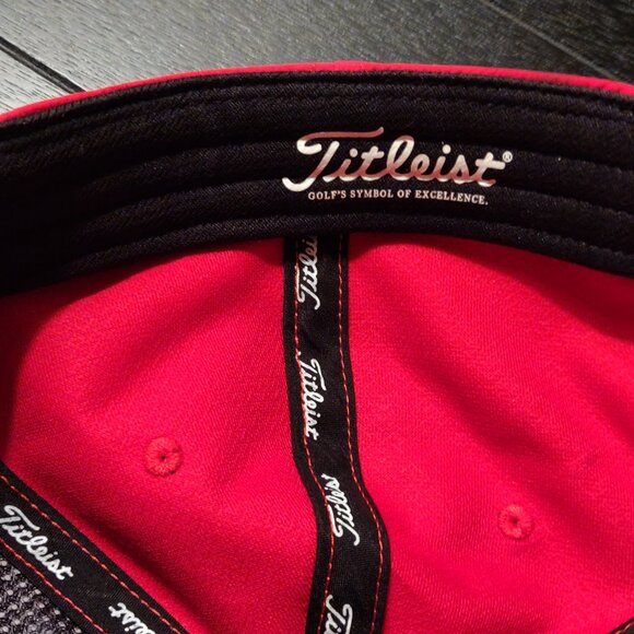 Titleist Red Signature Golf Ball Cap With Adjustable strap - Picture 5 of 5